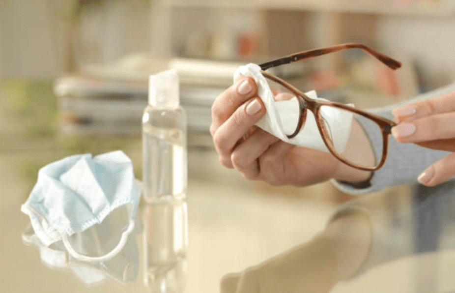 pandemia redobra cuidados com limpeza de óculos e acessórios